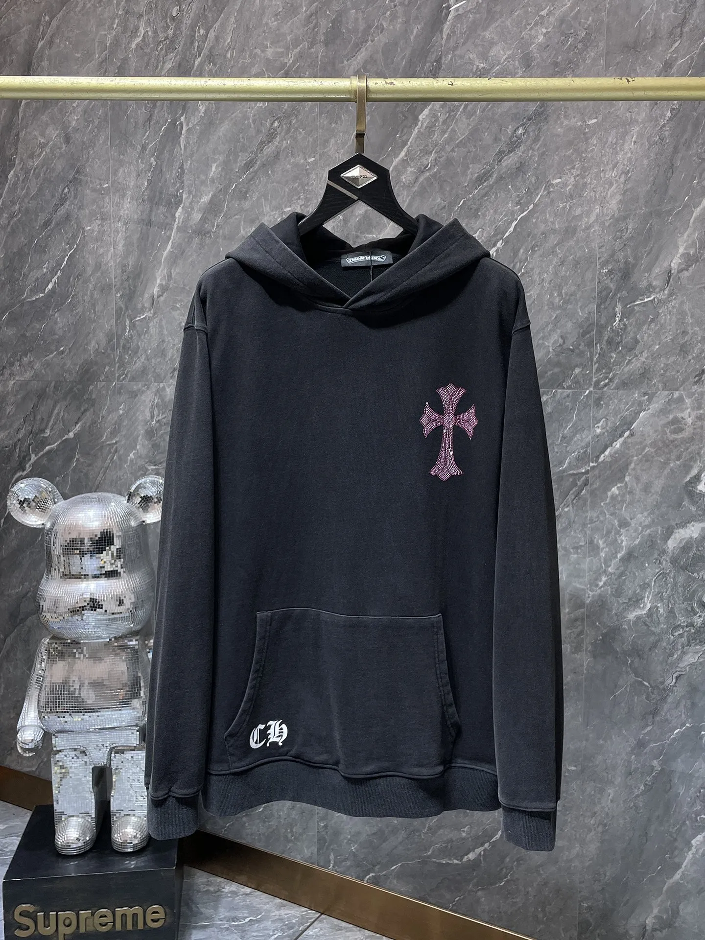 P296 Chrome Hearts Autumn and Winter 2025 Counter Synchronization❤️ Heavy Industry Washable Style! ! Heavy-duty hot-drilled horseshoe Sanskrit letter cross hooded sweatshirt. Improved customized version of 1:1 high-gram weight high-quality fabric. Recommended color: black. Size: S, M, L, XL